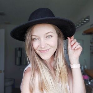 Meet your Posher, Victoria